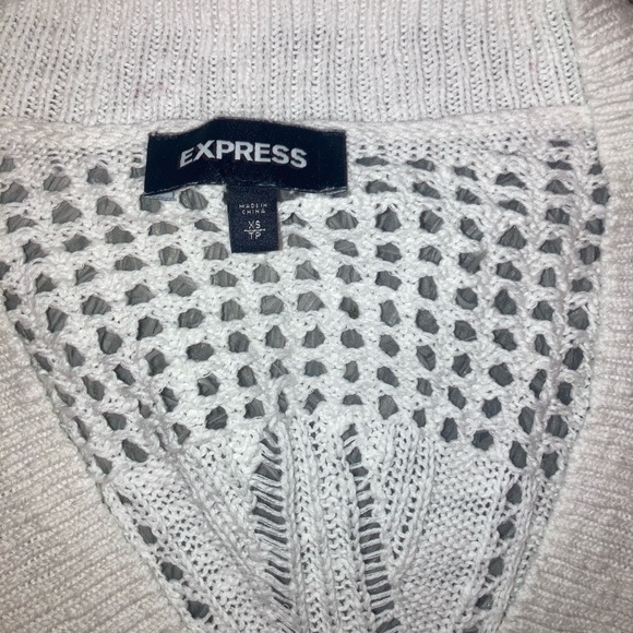 ♡ Express White V-Neck Sweater - Picture 3 of 3